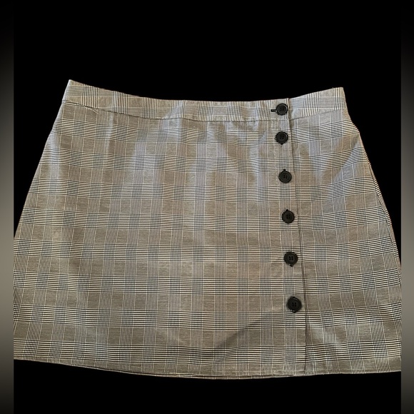 Forever 21 Dresses & Skirts - Plus Size 2X Forever21 button down mini skirt